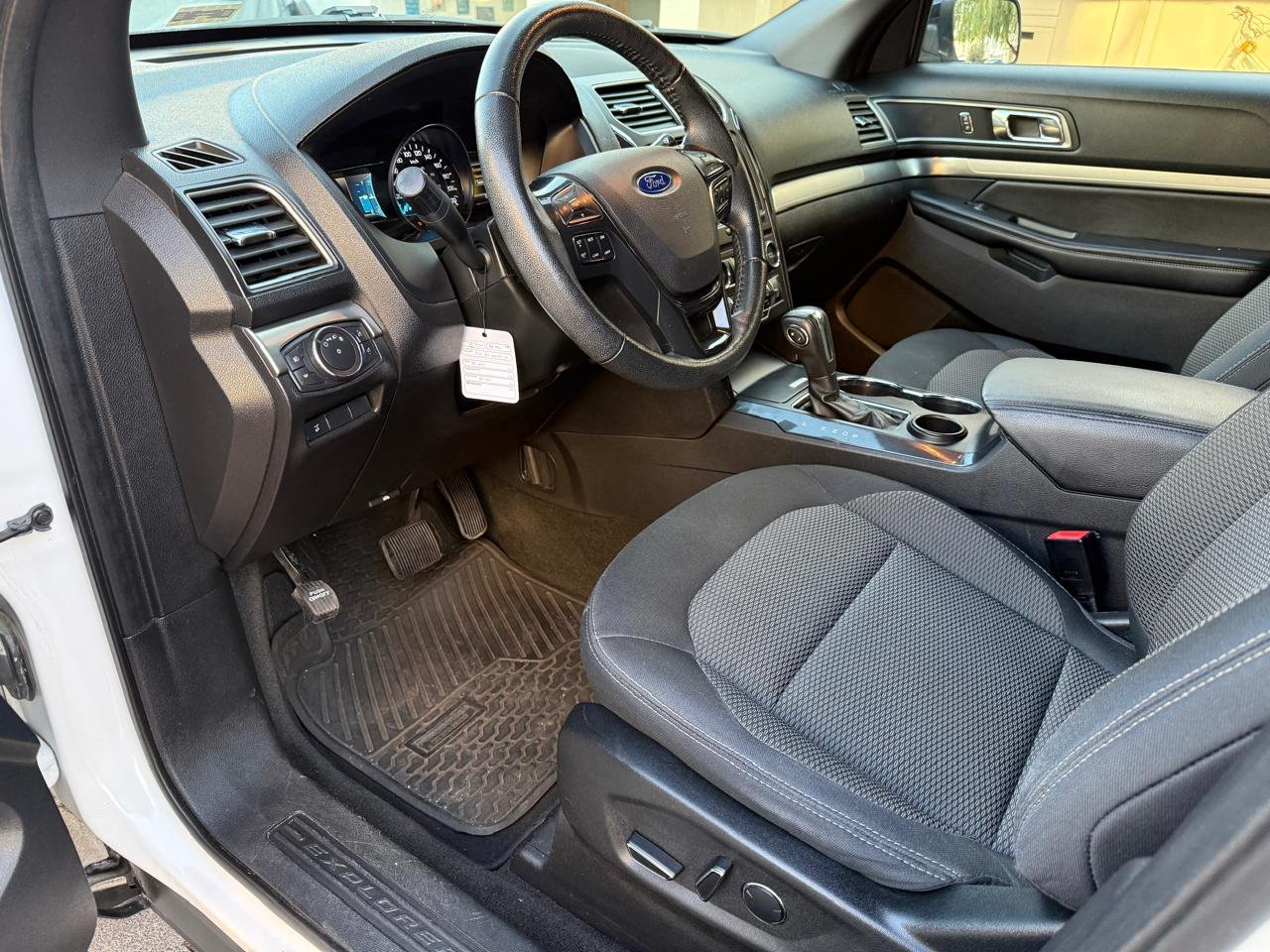 Ford Explorer — foto 9 de 26