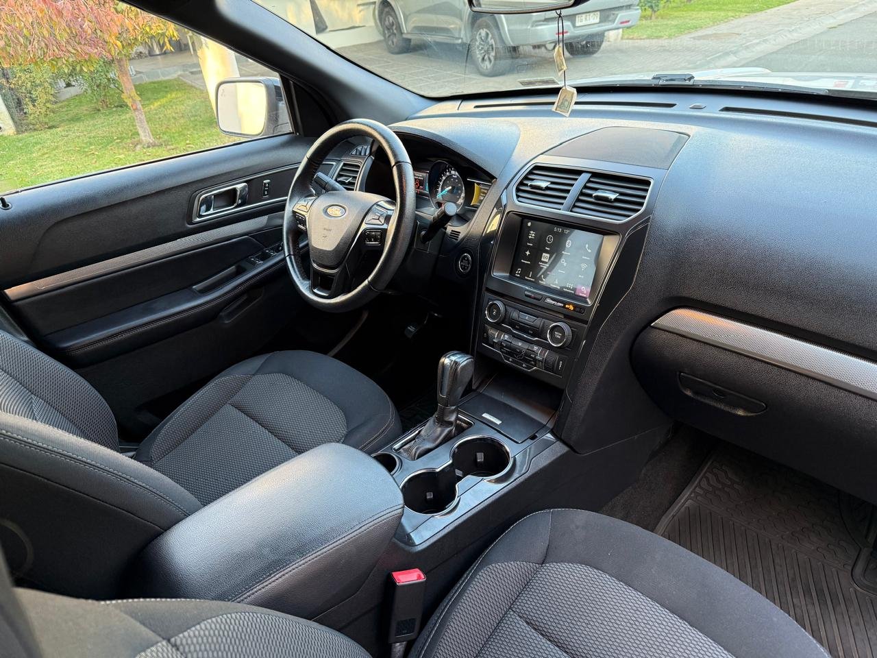 Ford Explorer — foto 10 de 26