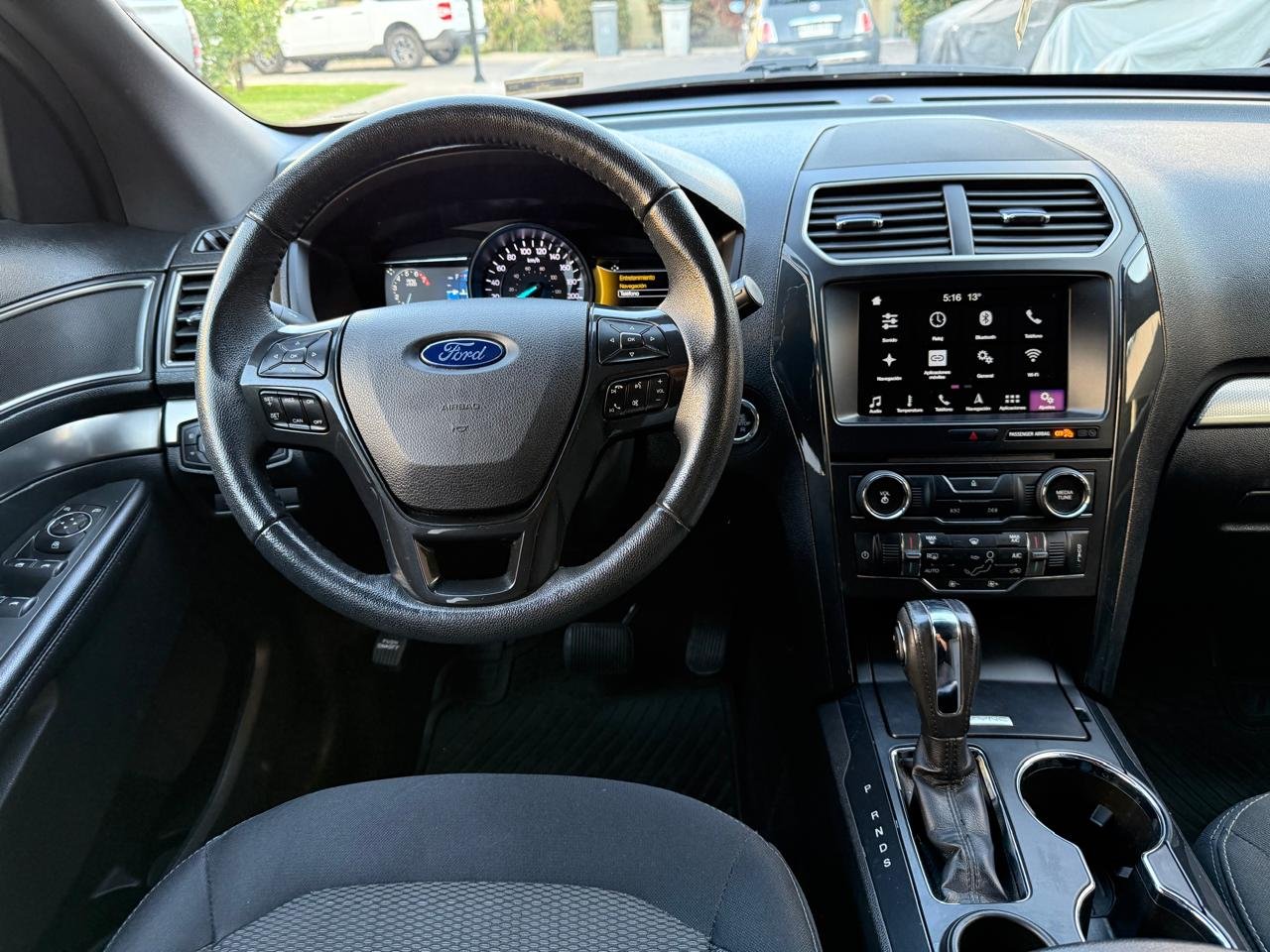 Ford Explorer — foto 12 de 26