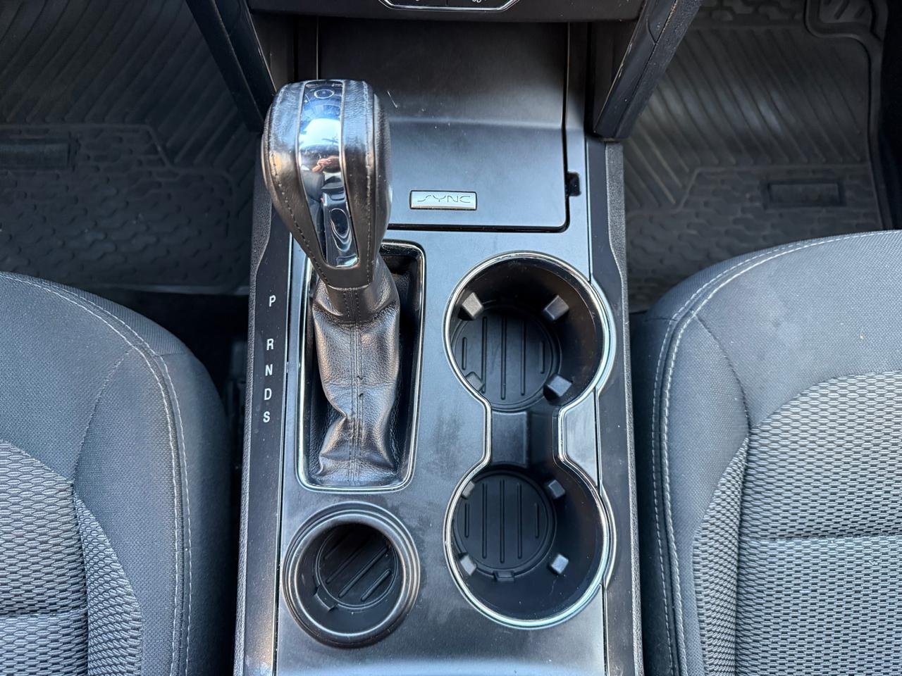 Ford Explorer — foto 14 de 26