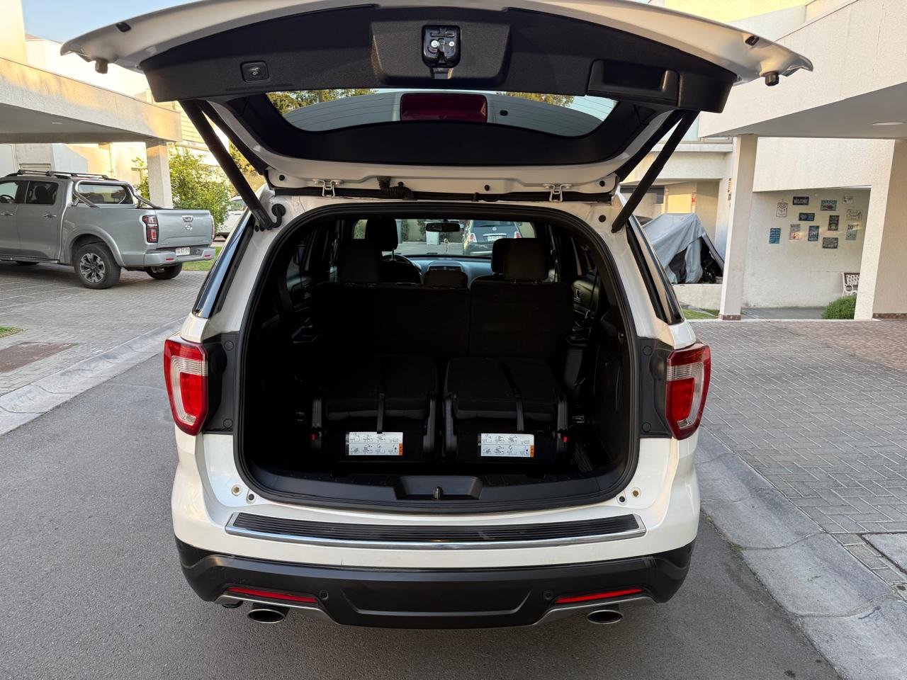 Ford Explorer — foto 18 de 26