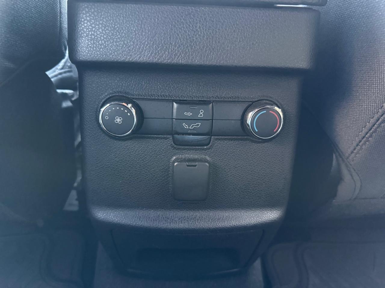 Ford Explorer — foto 25 de 26