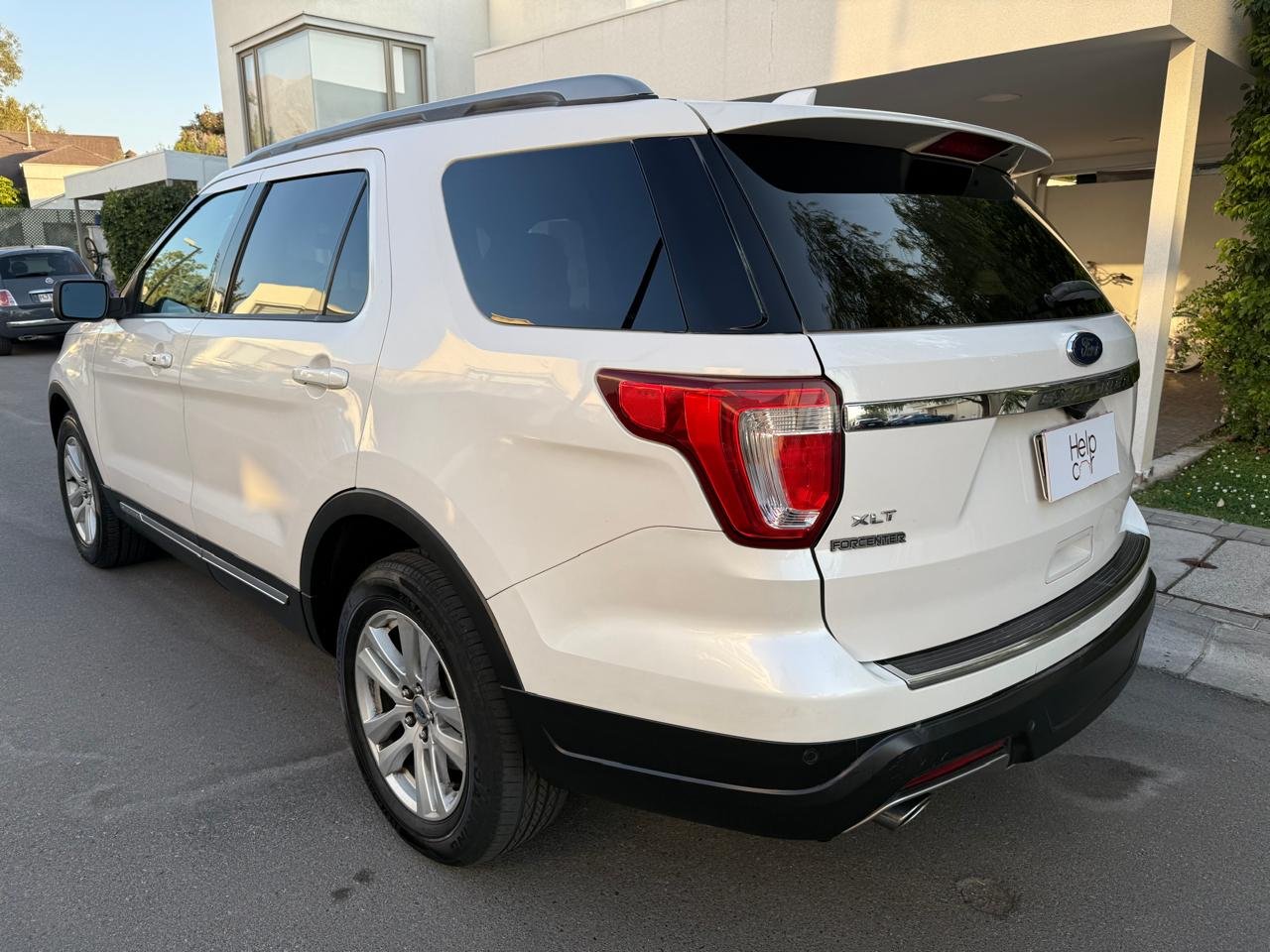 Ford Explorer — foto 2 de 26