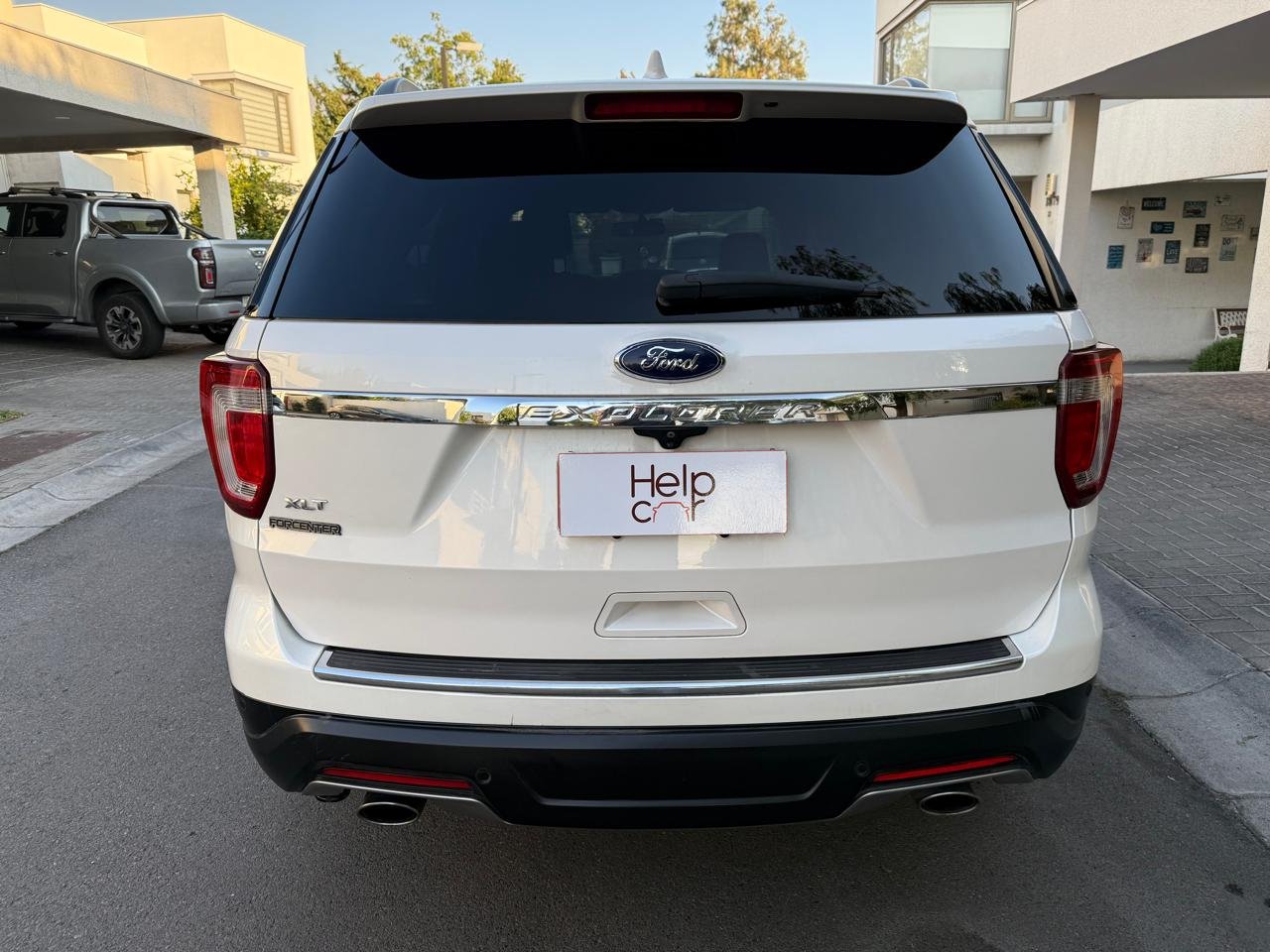 Ford Explorer — foto 3 de 26