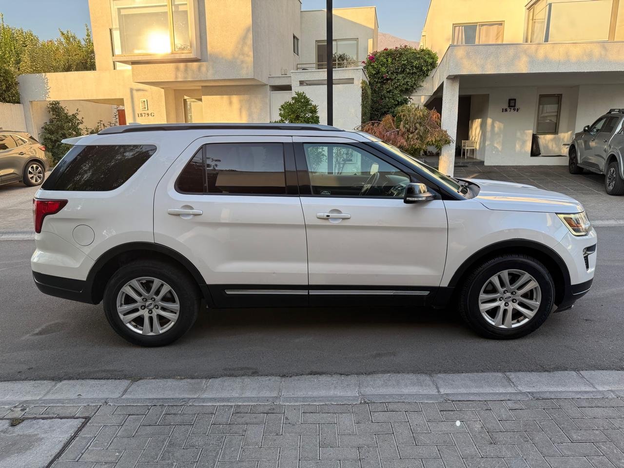Ford Explorer — foto 5 de 26