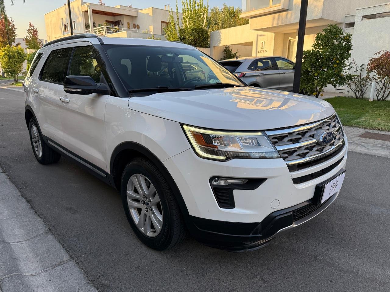 Ford Explorer — foto 6 de 26