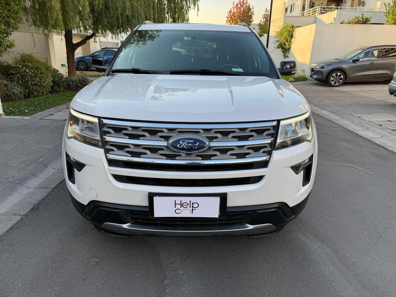 Ford Explorer — foto 7 de 26