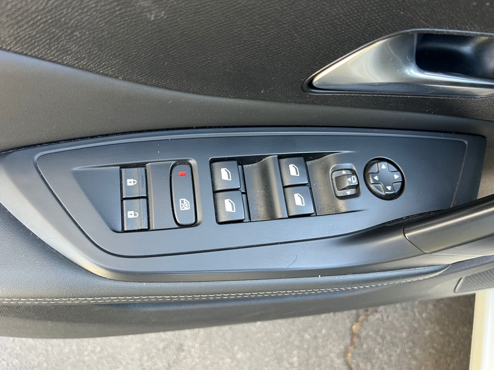 Peugeot 308 — foto 16 de 30