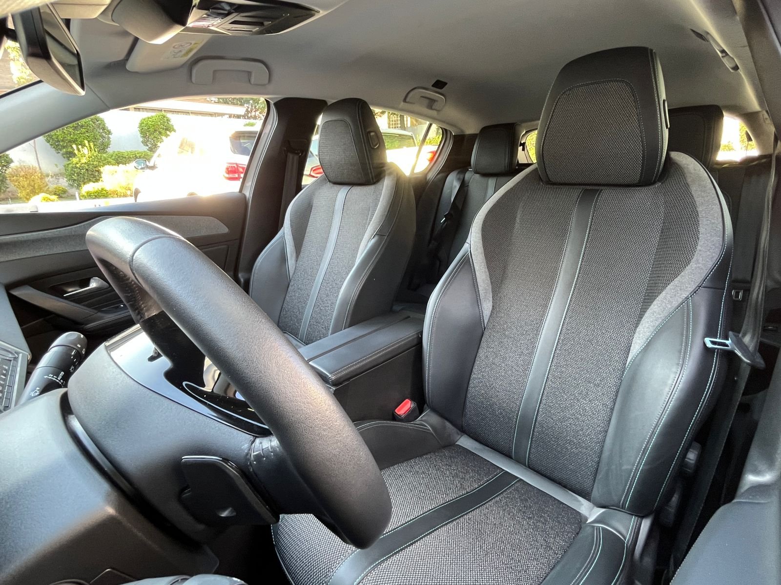 Peugeot 308 — foto 18 de 30