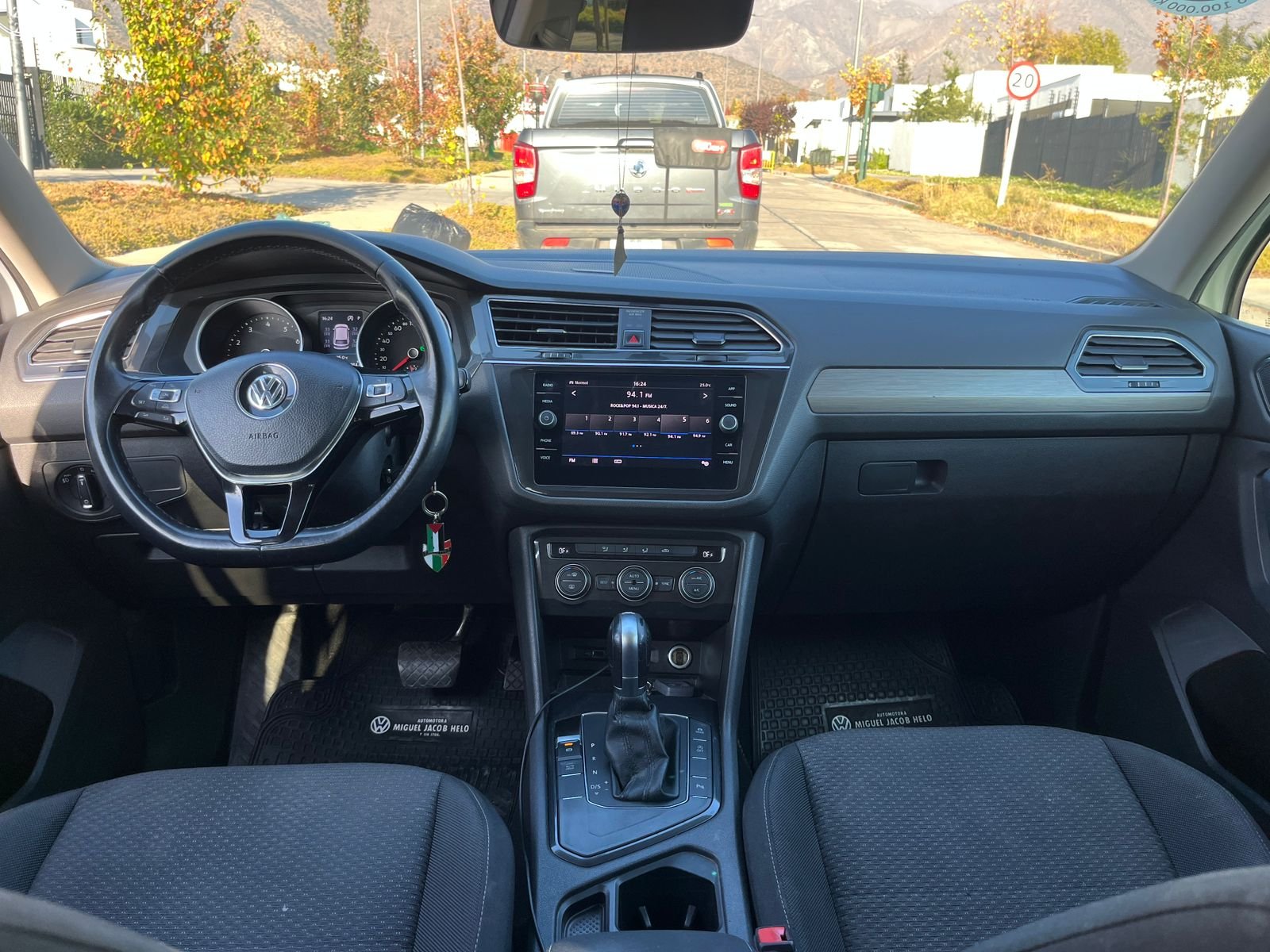 Volkswagen Tiguan — foto 11 de 26