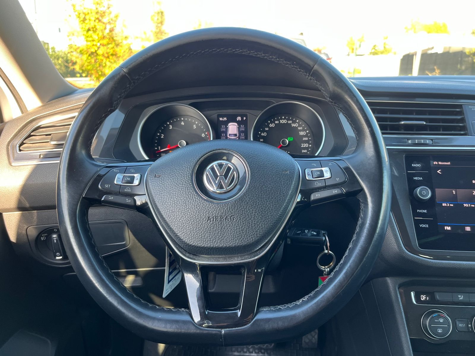 Volkswagen Tiguan — foto 13 de 26