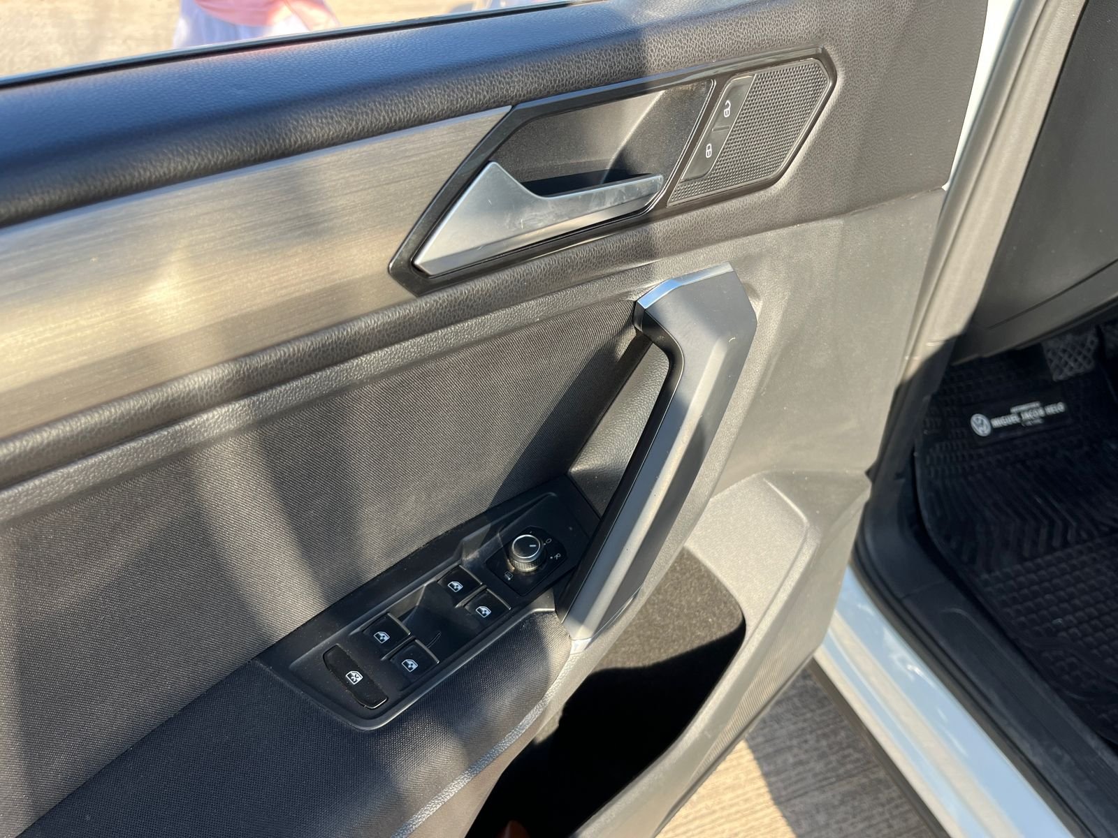 Volkswagen Tiguan — foto 16 de 26