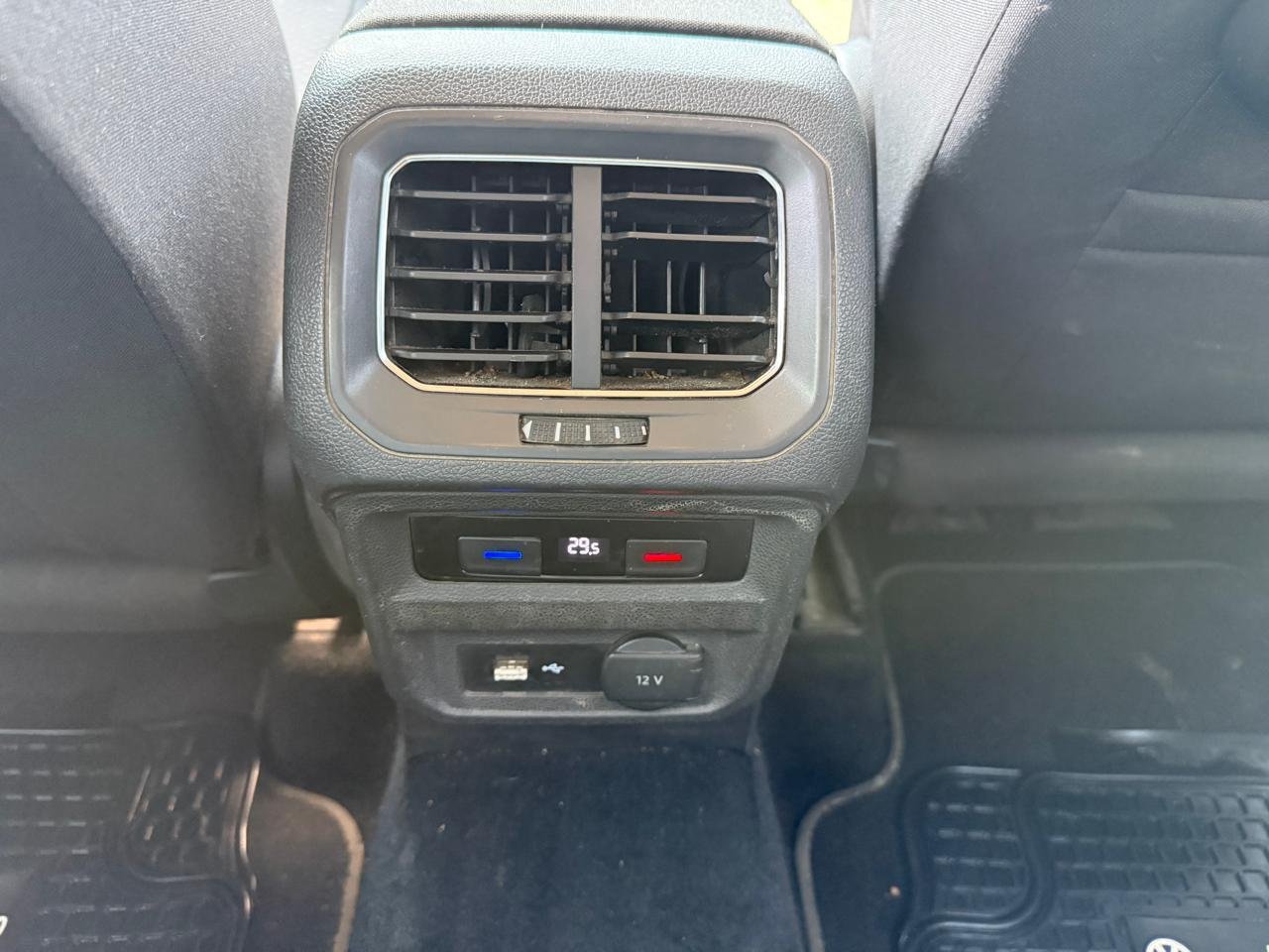 Volkswagen Tiguan — foto 21 de 26