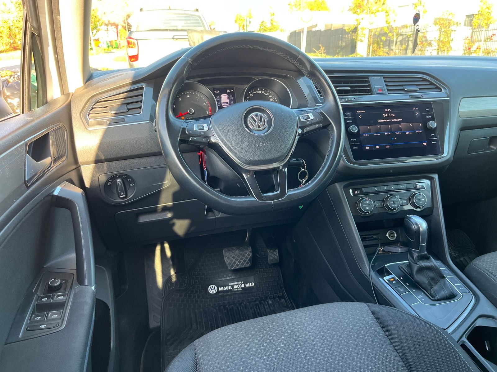 Volkswagen Tiguan — foto 24 de 26