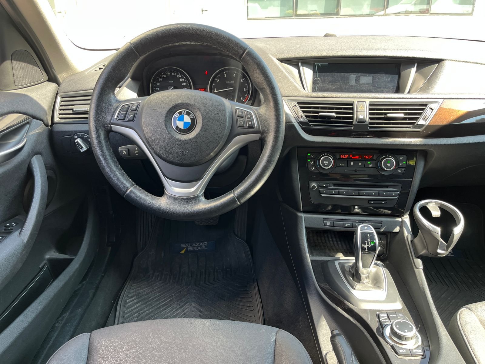 BMW X1 — foto 12 de 28