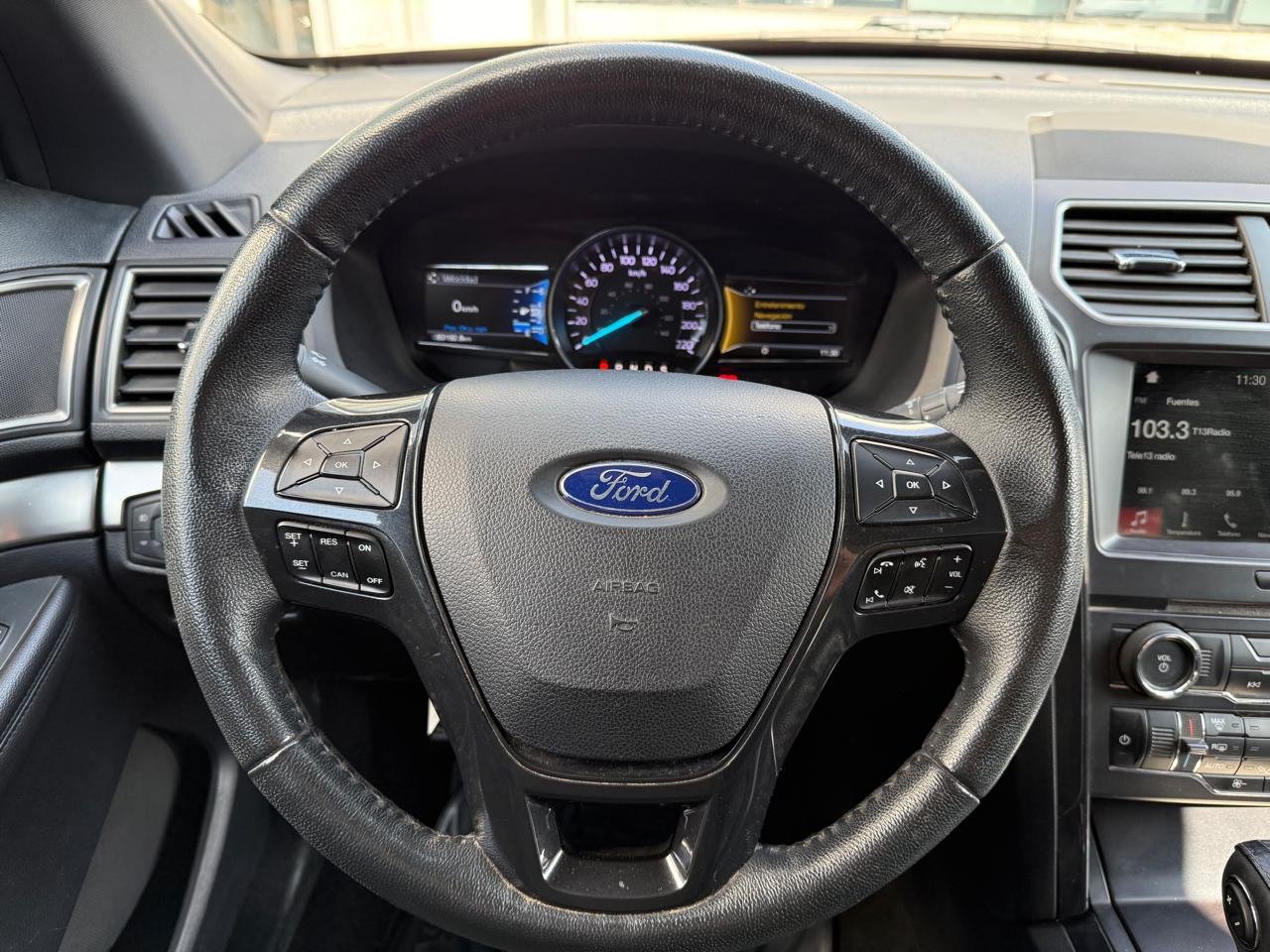 Ford Explorer — foto 12 de 25