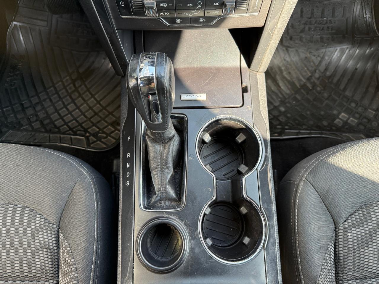 Ford Explorer — foto 17 de 25