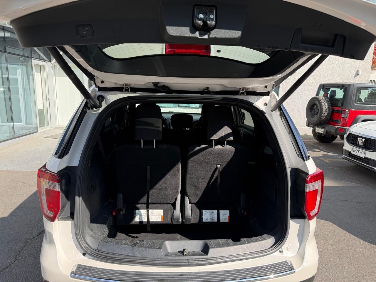 Ford Explorer — foto 18 de 25