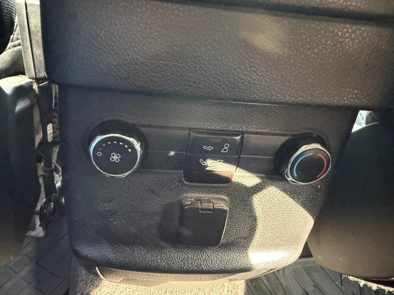 Ford Explorer — foto 22 de 25