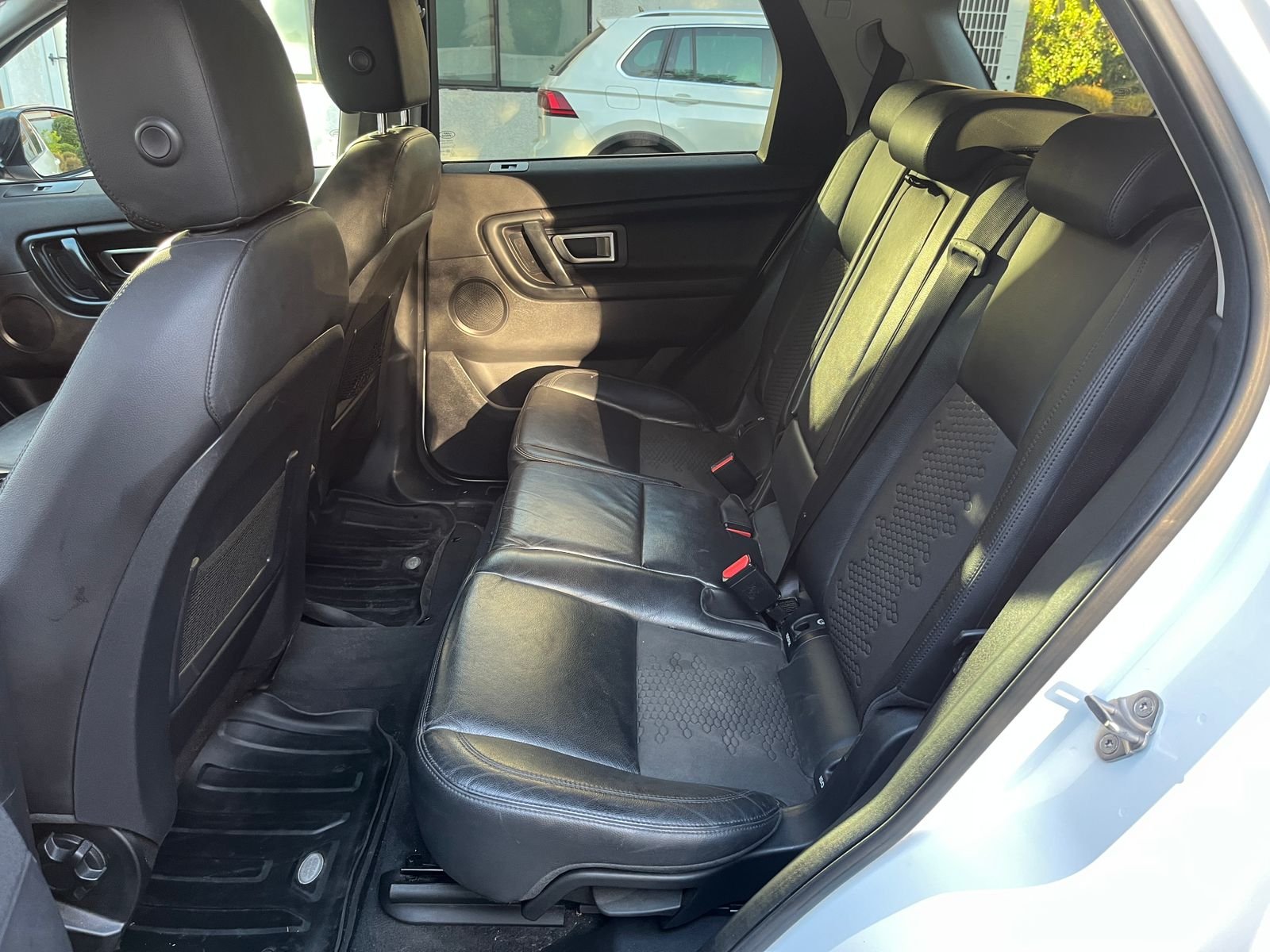 Land Rover Discovery — foto 9 de 28