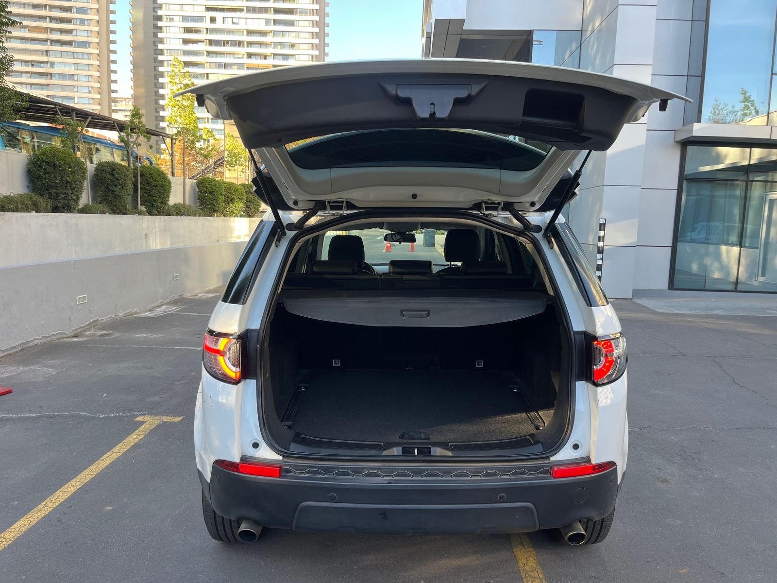 Land Rover Discovery — foto 10 de 28