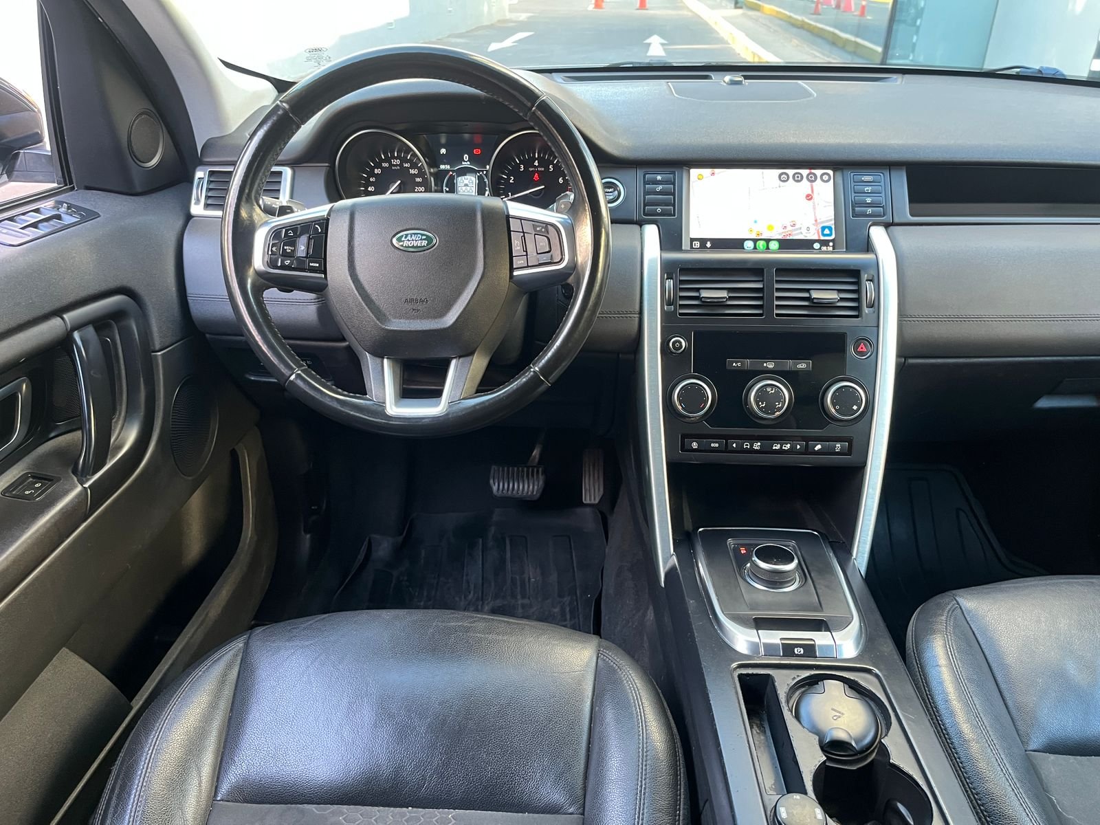 Land Rover Discovery — foto 12 de 28