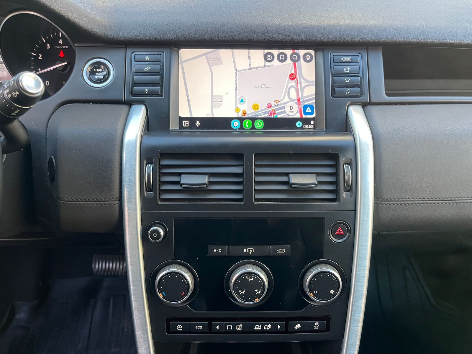 Land Rover Discovery — foto 14 de 28