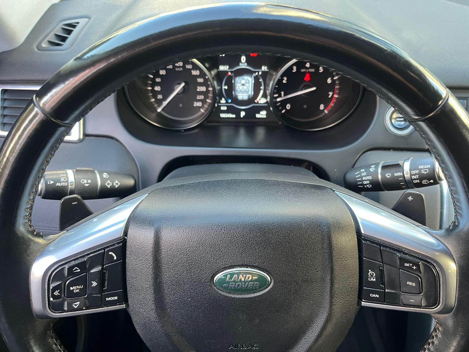 Land Rover Discovery — foto 16 de 28