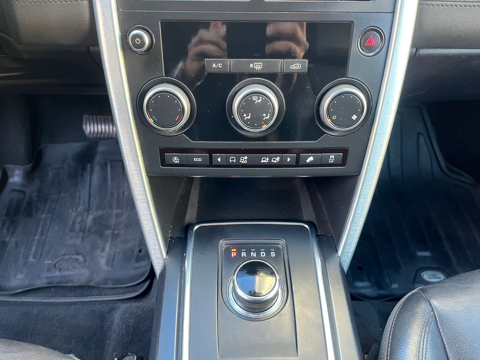 Land Rover Discovery — foto 17 de 28