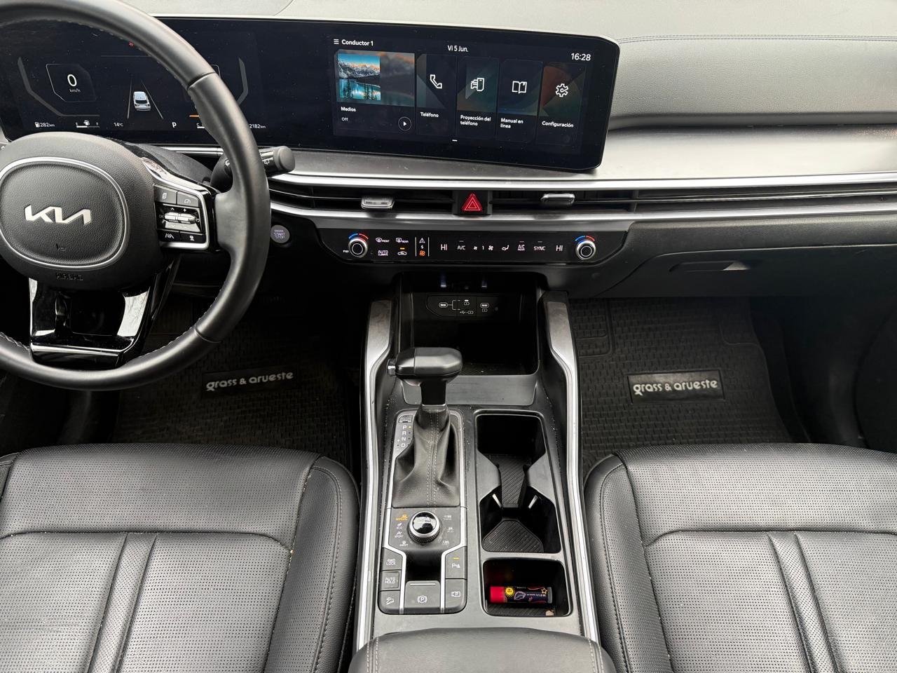 KIA Sorento — foto 18 de 28