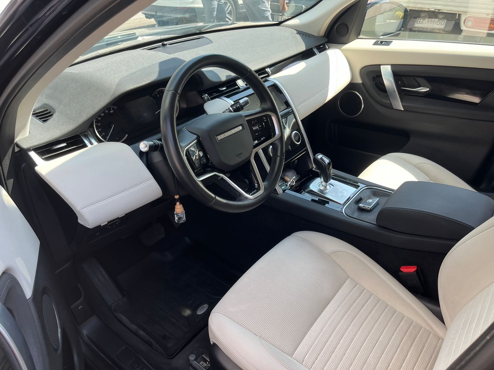 Land Rover Discovery — foto 8 de 27