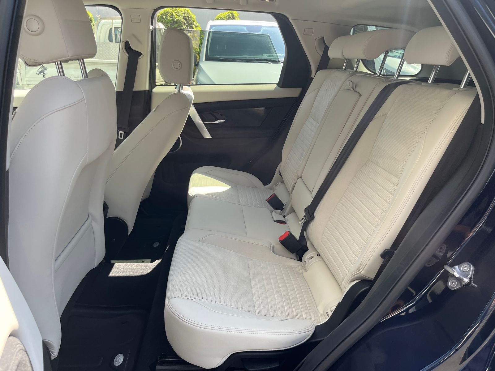 Land Rover Discovery — foto 9 de 27