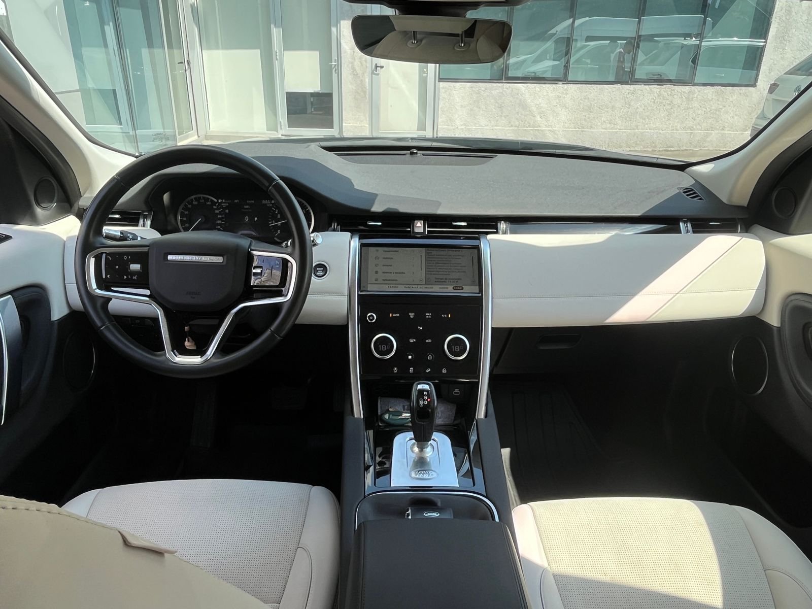 Land Rover Discovery — foto 11 de 27