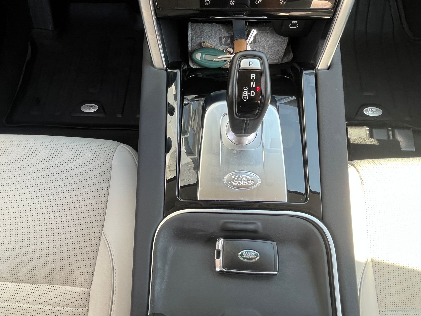 Land Rover Discovery — foto 15 de 27