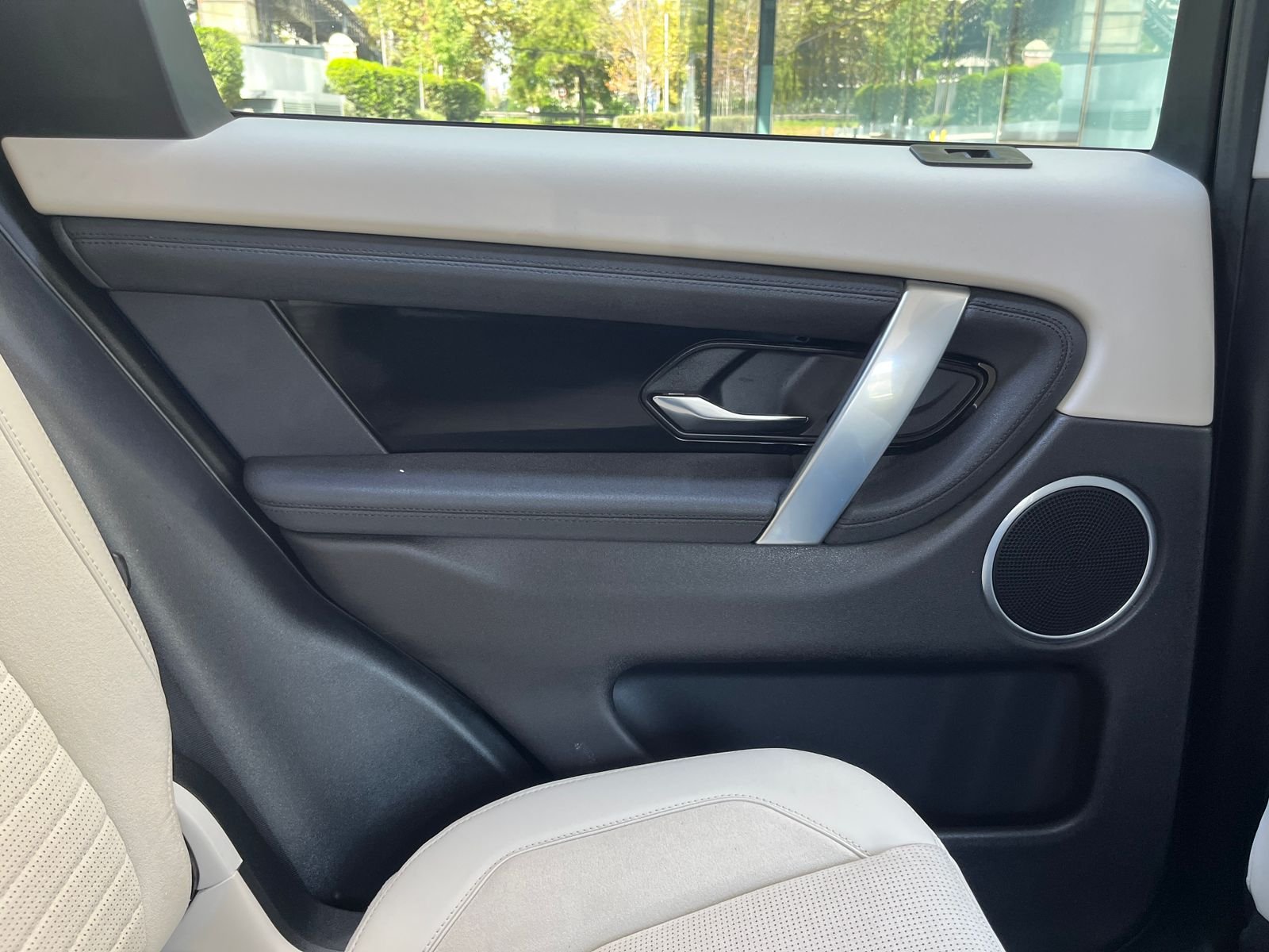 Land Rover Discovery — foto 20 de 27