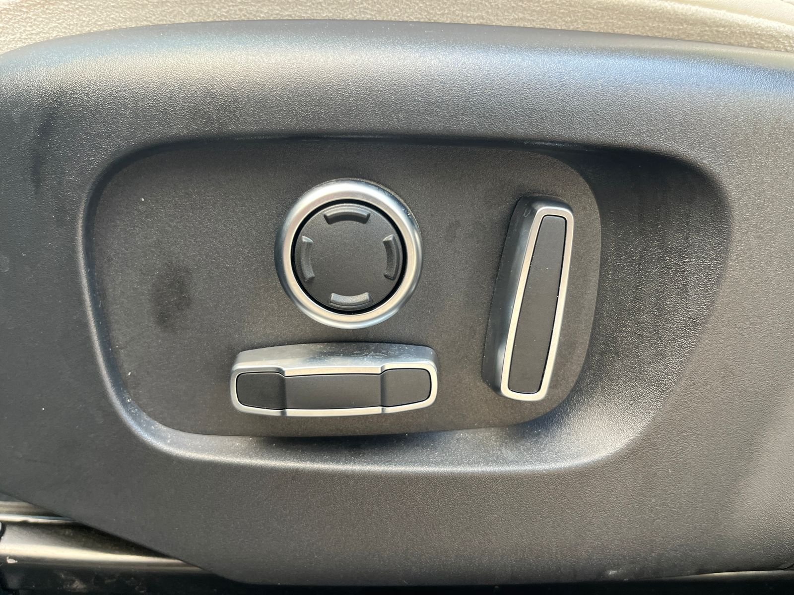 Land Rover Discovery — foto 23 de 27