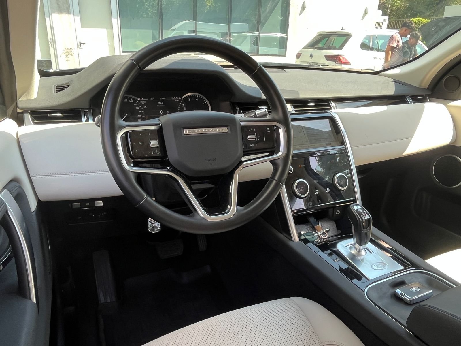 Land Rover Discovery — foto 25 de 27