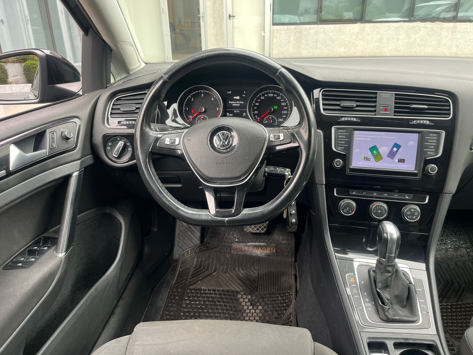 Volkswagen Golf — foto 12 de 24