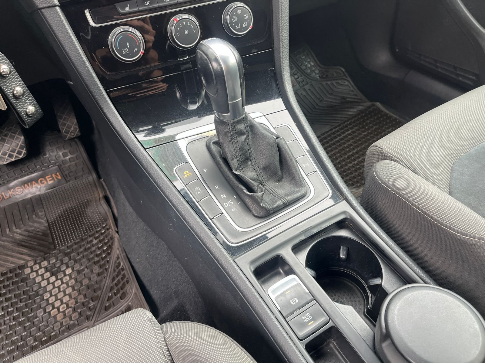 Volkswagen Golf — foto 15 de 24
