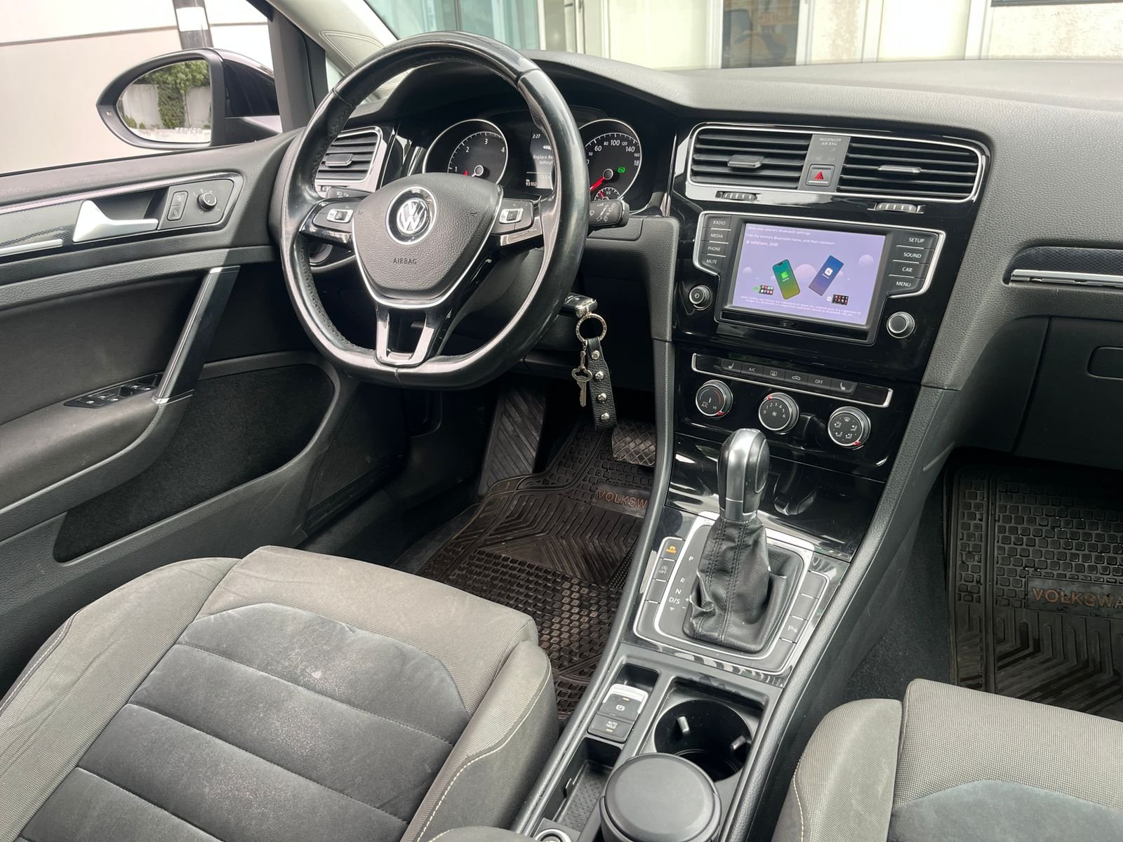 Volkswagen Golf — foto 22 de 24