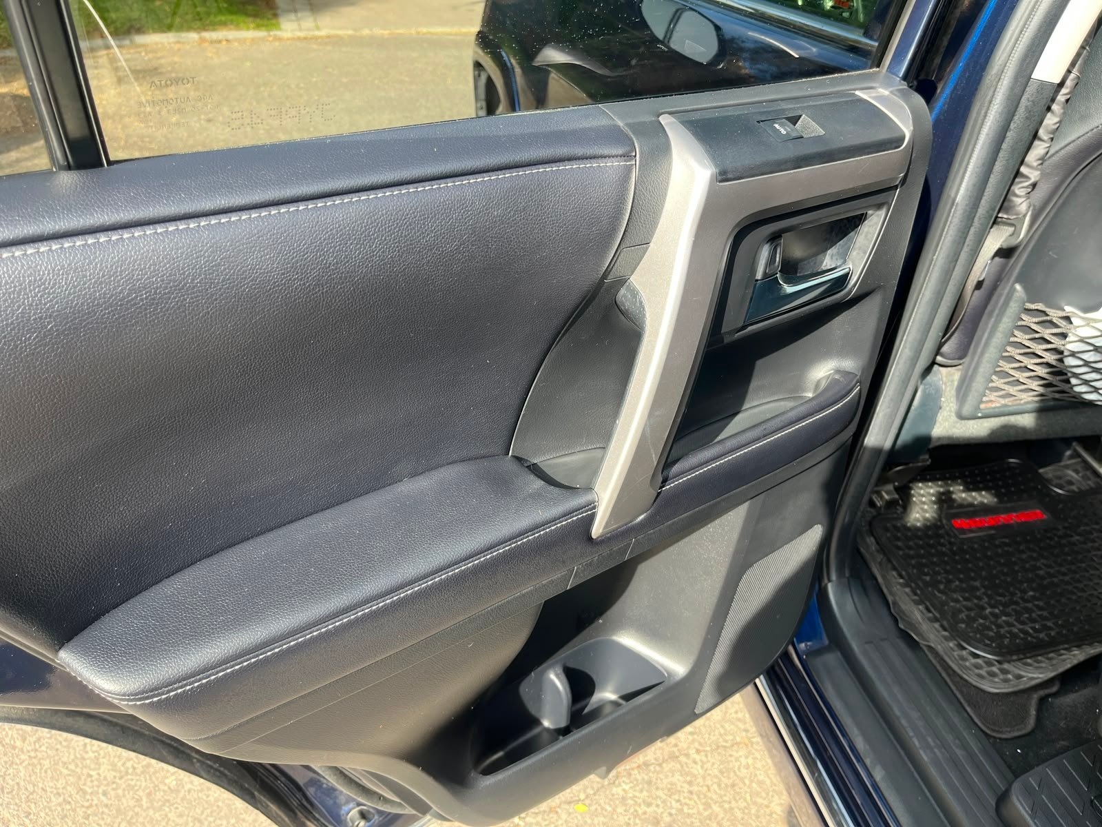 Toyota 4Runner — foto 25 de 33