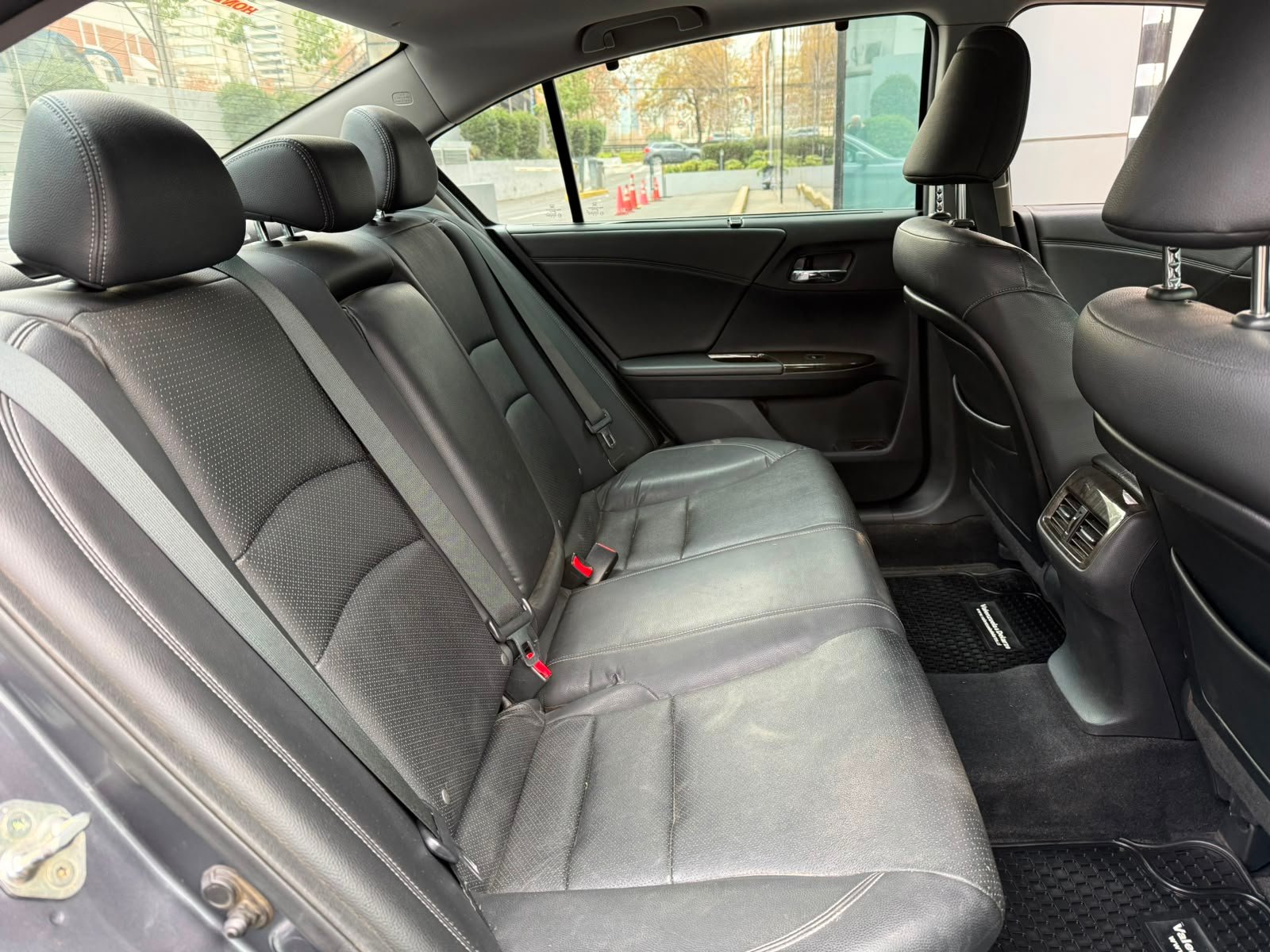 Honda Accord — foto 9 de 25