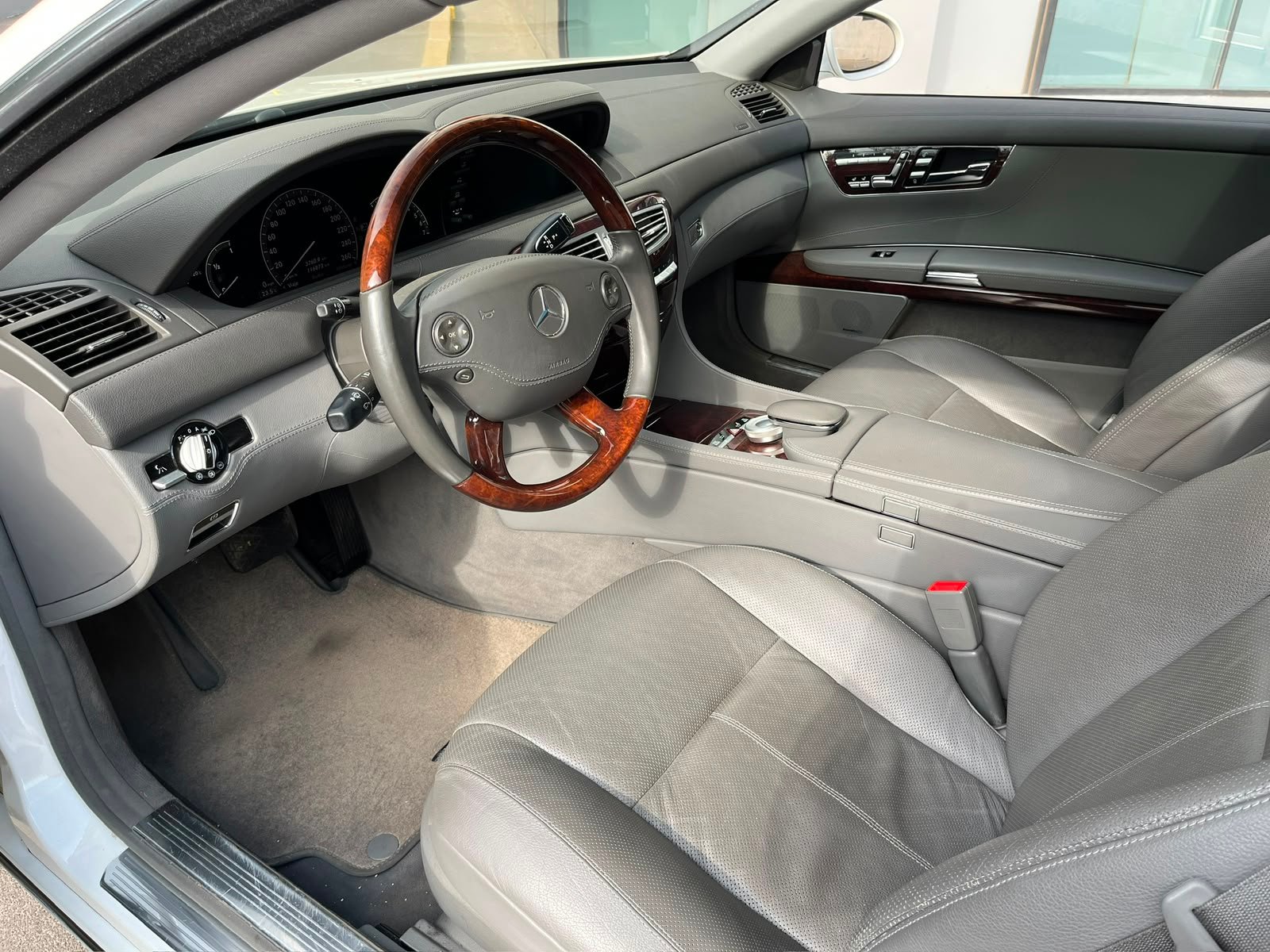 Mercedes-Benz Cl500 — foto 8 de 34