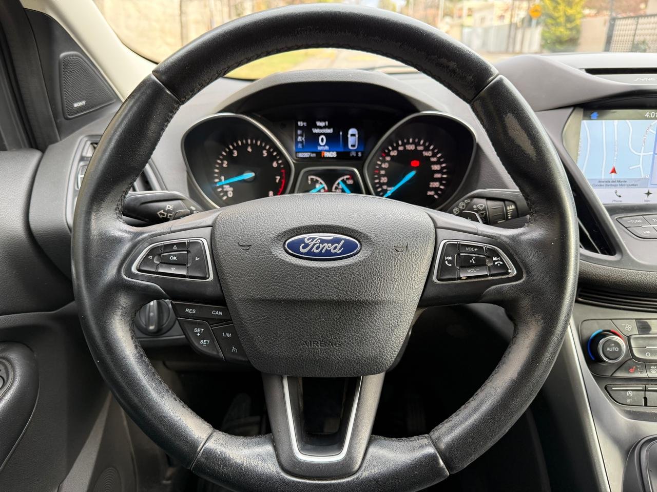 Ford Escape — foto 12 de 28