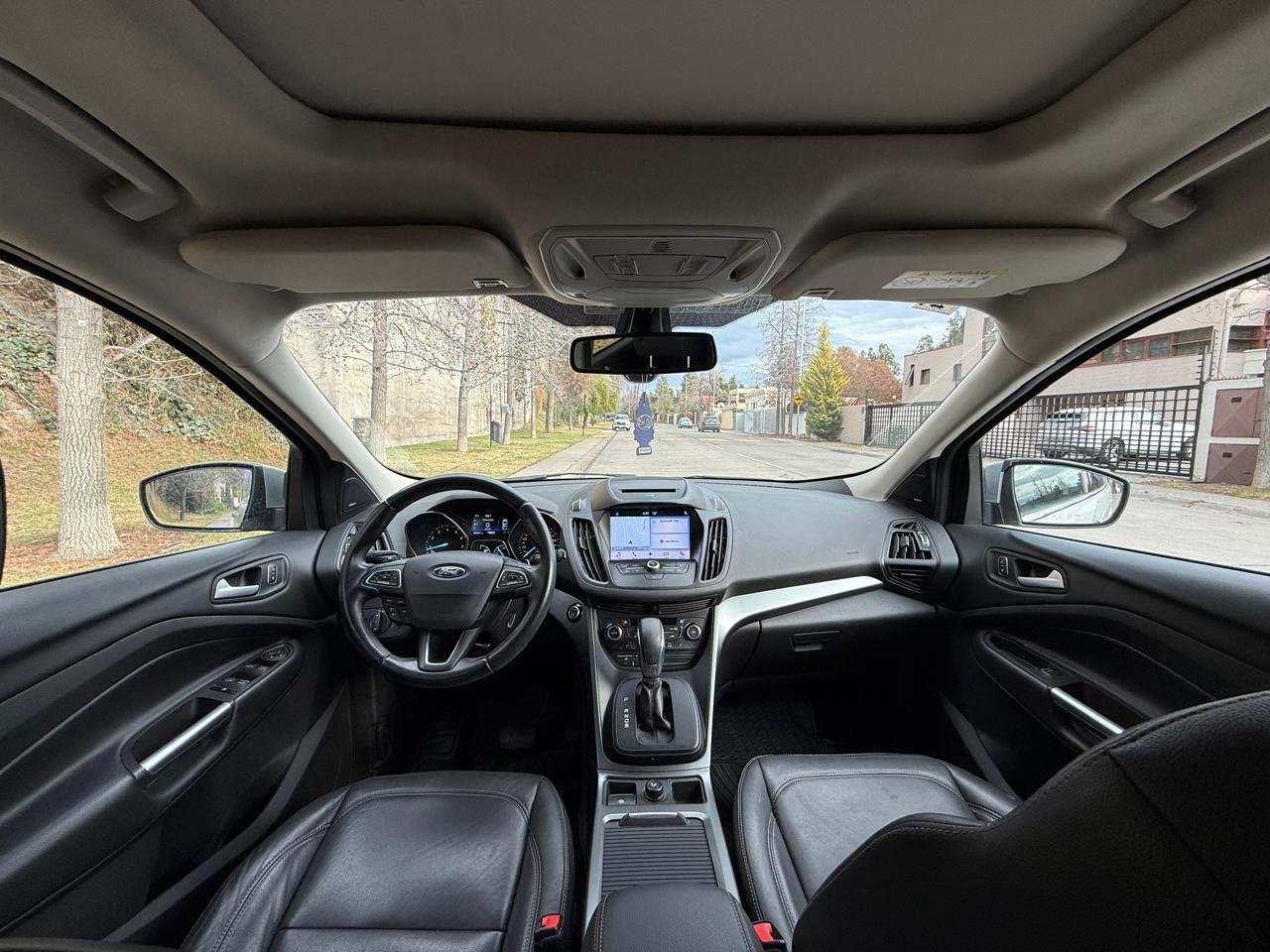 Ford Escape — foto 15 de 28