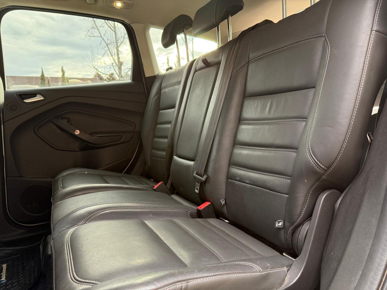 Ford Escape — foto 18 de 28
