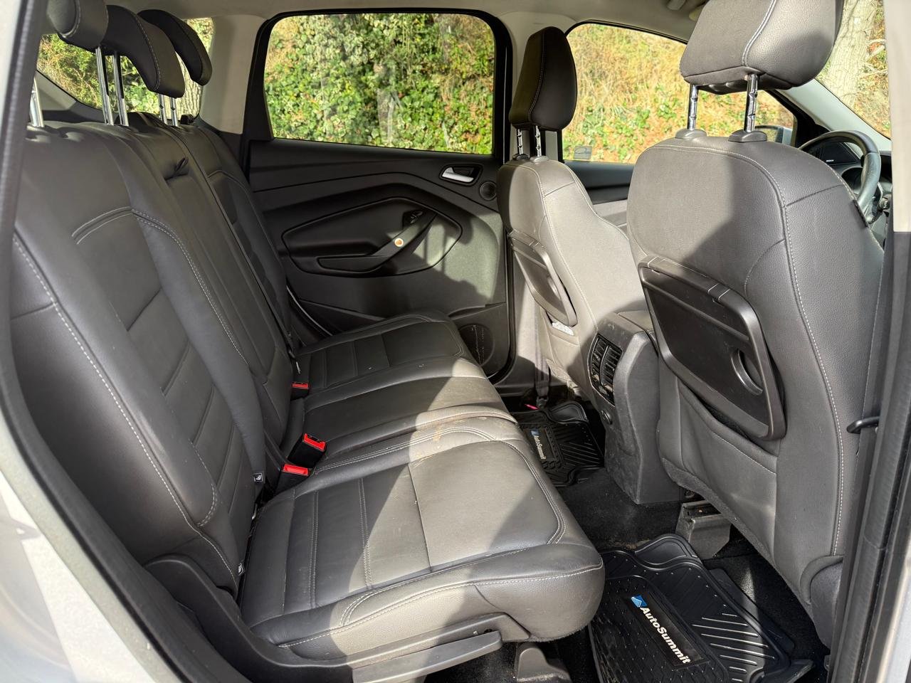 Ford Escape — foto 25 de 28