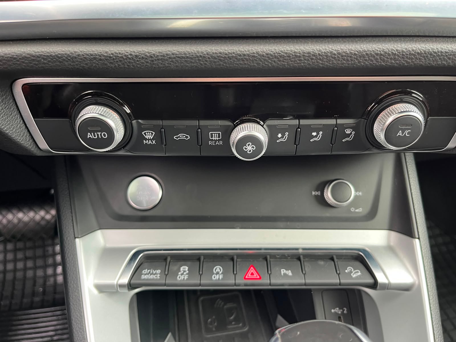 Audi Q3 — foto 17 de 34