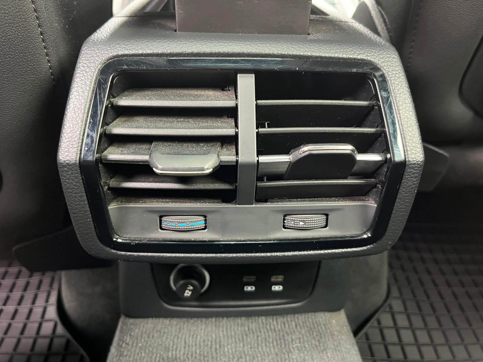 Audi Q3 — foto 30 de 34