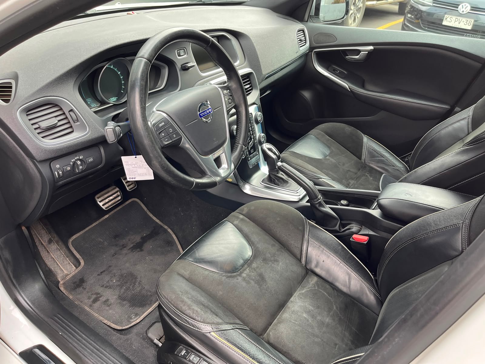 Volvo V40 — foto 8 de 31